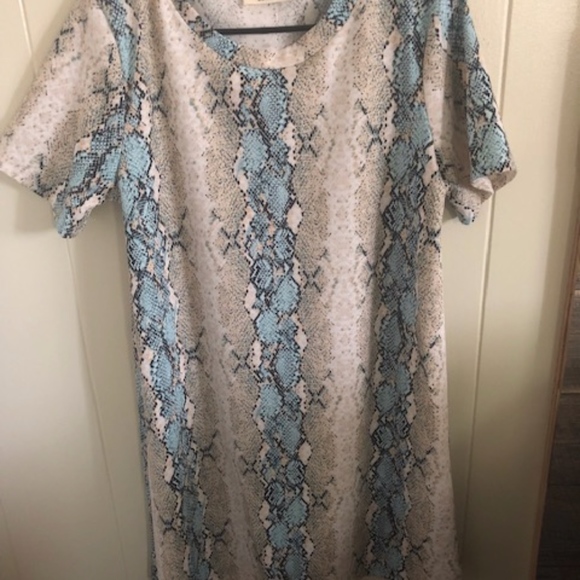 Pretty Python Dress - Picture 2 of 2